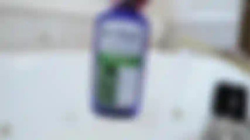Diosa peluda en un baño de burbujas enorme, ¡mostrando todos sus lugares peludos!
