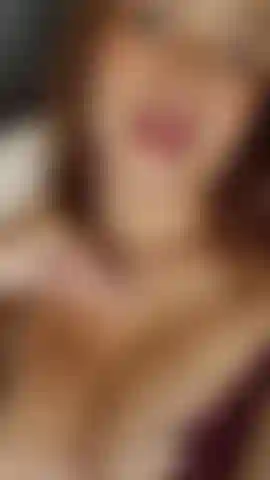 Quítame la blusa por favor.