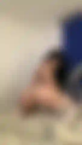 Los dedos del perrito juegan.
