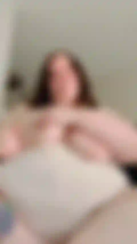 Titty pussy juega con hablar.