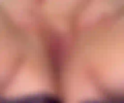 Juego de coño mojado de cerca.