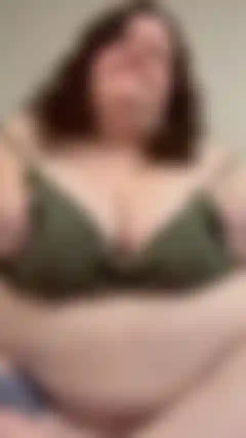 Titty juega de cerca el coño.