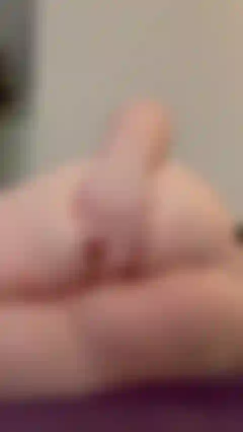 Culo de cerca acostado de lado.