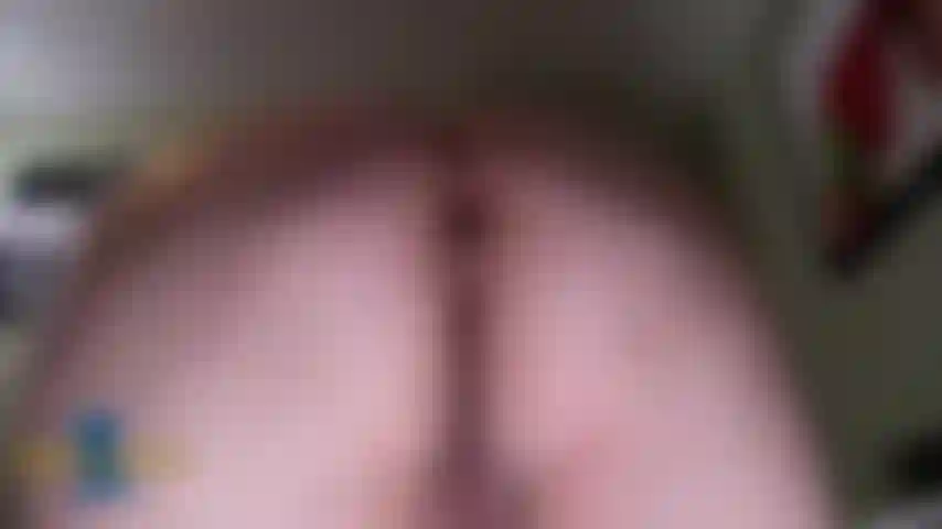 Adoración de culo en primer plano y provocación anal.