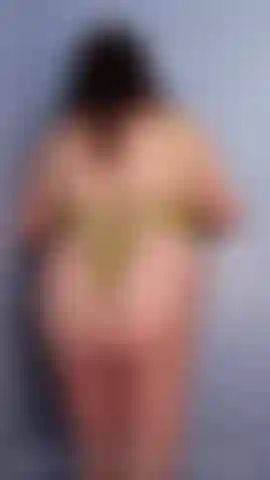 Juego con pezones y provocación con tanga.