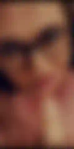 Mamada con consolador, chupa pelotas y paja cubana.