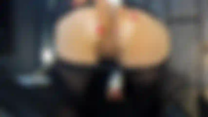 Dedo profundo en el culo.