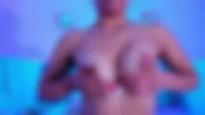 Saliva en mis tetas.