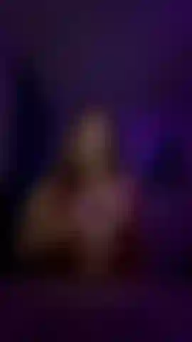 Cuerpo curvilíneo provocativo de tu zorra favorita.