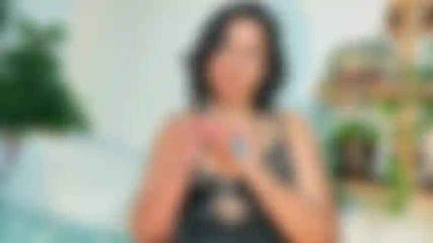 Esclava de humo entrenando: inhala mi humo.