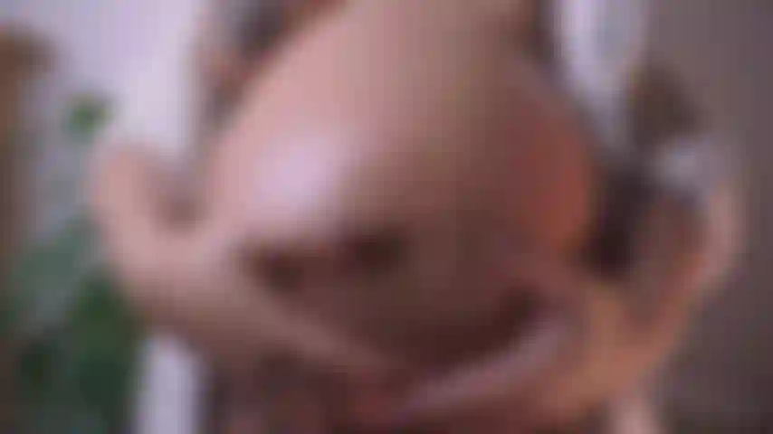 Follando el coño muy embarazada con un consolador de 8 pulgadas y un vibrador.