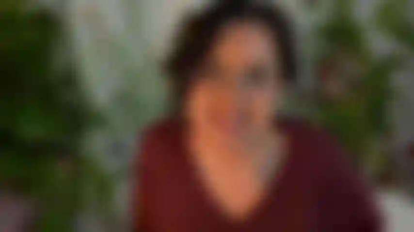 Economica masturbándose.