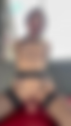 Una mordaza en mi boca para que no se escuche como buena cantidad de polla.