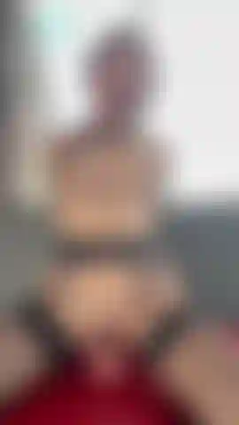 Una mordaza en mi boca para que no se escuche como buena cantidad de polla.