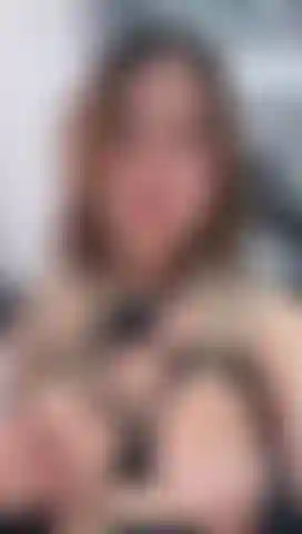 Aqu es donde la chica buena se va a dormir. / This is where the good girl goes to sleep.