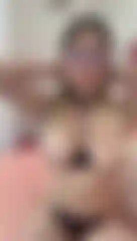 Sin guion, sin reglas, solo accin. / No script, no rules, just action.