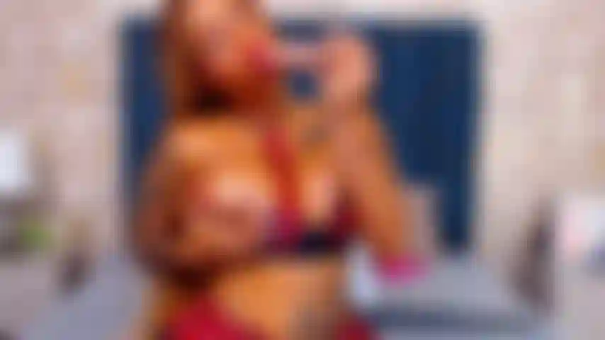 De grandes tetas y muy divertida.