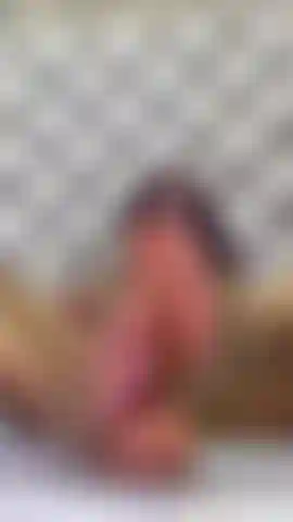 ¿Te gustaría sentir tu polla en mis delicados pies y tu cálida leche sobre ellos?