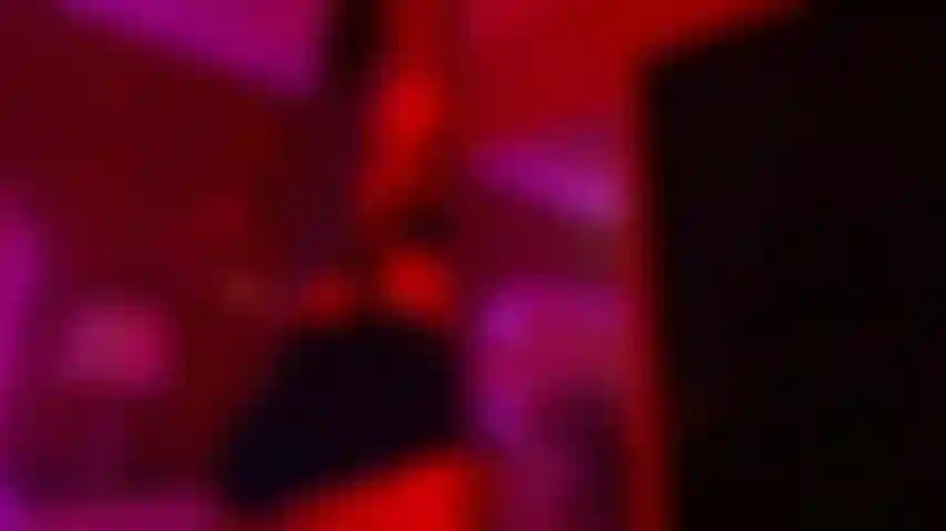 Deleitate en un momento sensual, ardiente y apasionado. Mira mi cuerpo, imagíname a tu lado y caliéntate para mí.