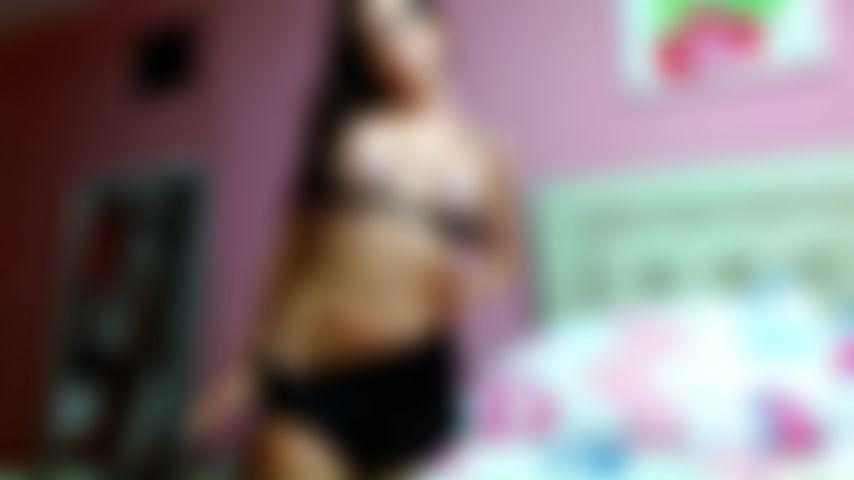 Imagínanos borrachos después de una noche de fiesta. Empiezo a desnudarme y a bailar para ti, enseñándote mi tanga y mis grandes tetas, y termino exponiendo mis dos agujeros para que elijas mientras estoy a gatas. Míralo en el video, cariño.