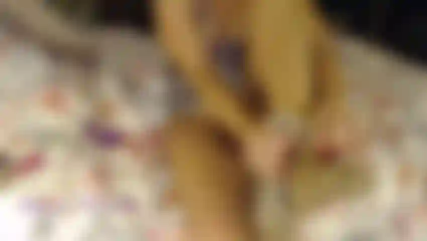 Viendo abuelita en sus pantimedias.