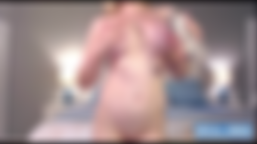 Tetas y culo aceitados.