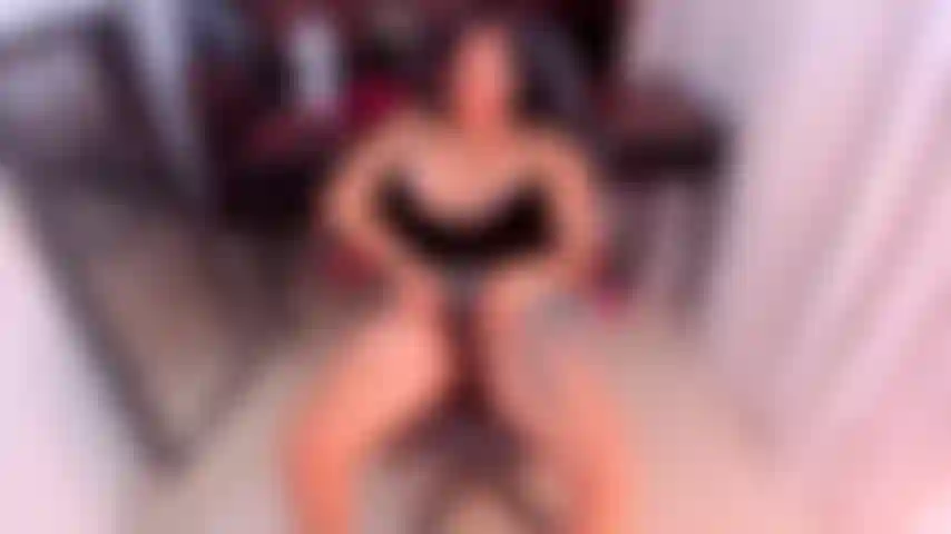 Vibraciones en mi coño, juega con mis tetas!