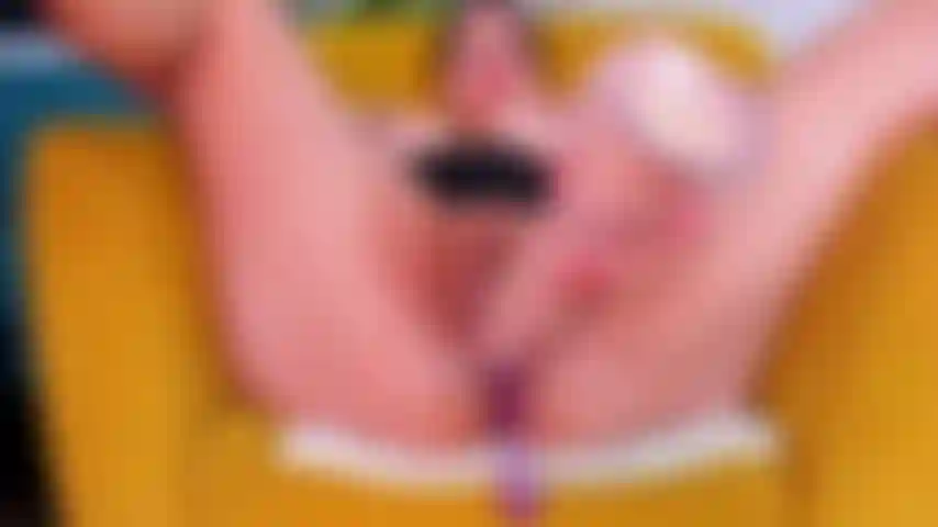 Follándome el estrecho coño con una gran polla.