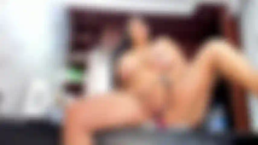 Toqueteando tu escritorio.