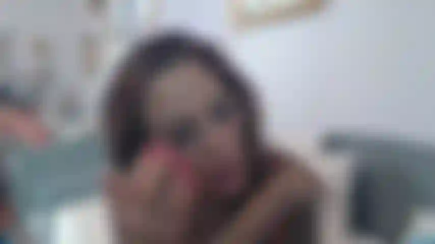 Ámame, bebé! Déjame chuparte suavemente, luego te pido que me folles!