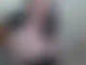 Llevo mi conjunto de lencería más sexy con medias y tacones, follo mi coño y me corro con mi vibrador antes de acabar contigo en mis tetas y cara.