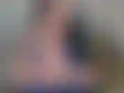 El video está todo en francés: te animo a acariciar tu polla por mis grandes tetas, aceitarlas, provocarte y tocar mi coño antes de suplicarte que te corras sobre mis tetas perfectas.