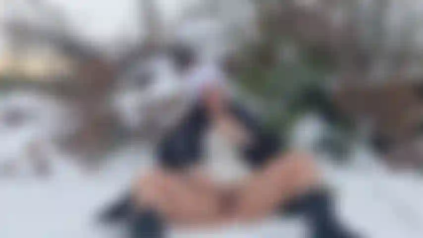 Escándalo! Ninfómana del bloque del este, lo hago en el bosque. Casi me atrapan!