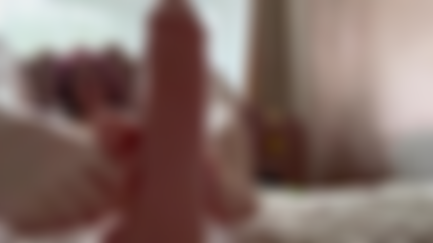 Dejame frotar tu polla con mis pies.