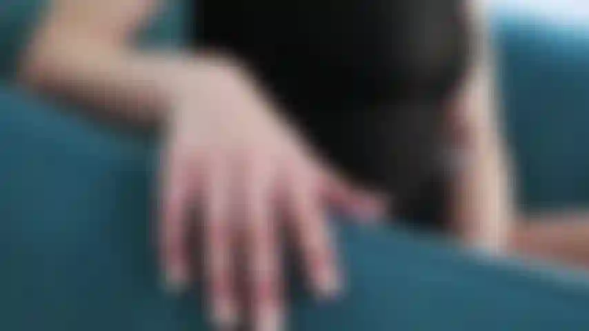 Se mueve seductora con mia.