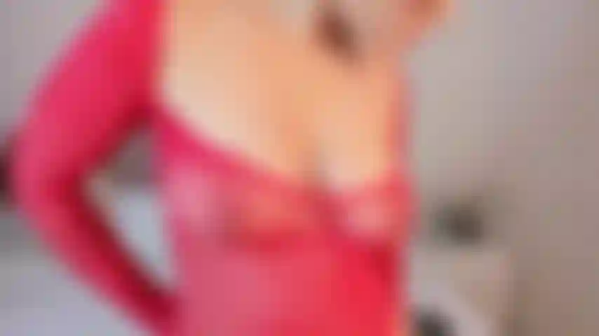 Mi consolador travieso se deslizó entre mis piernas.