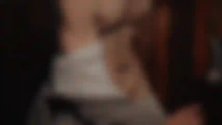 Con músculos fuera y polla fuera.