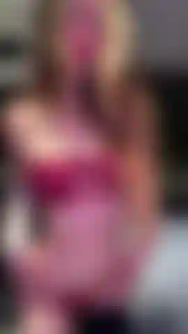 Lencería roja provocativa.