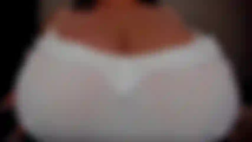 Petróleo se burlan. Goon por mis grandes tetas.