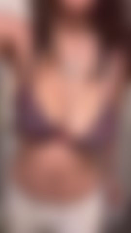 Mis tetas apenas caben en mi sujetador.