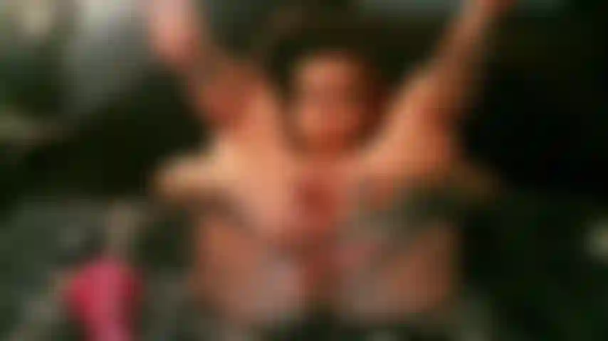 Milf abre su coñito para ti.