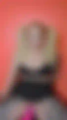 Milfwife toma un consolador rosa enorme.