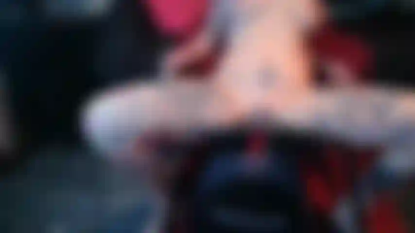 Mírame montar este gran juguete rosa.