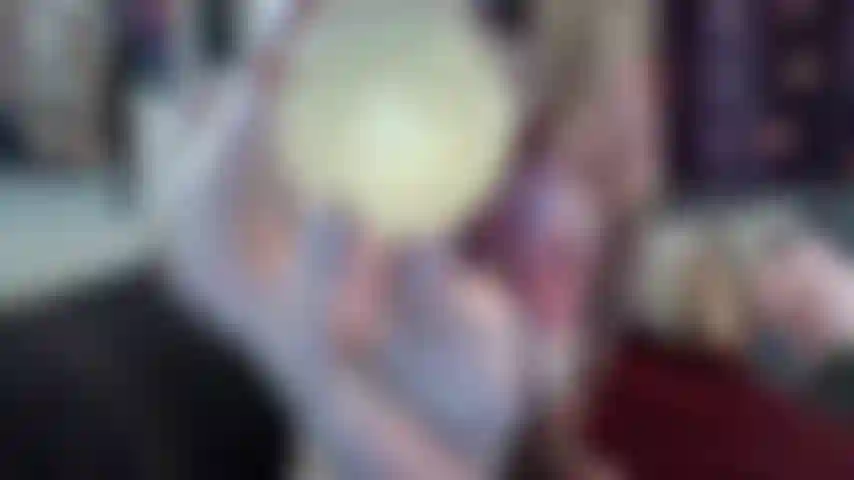 Huevos/bolas de gelitina video tamaño mediano, inserción y expulsión.