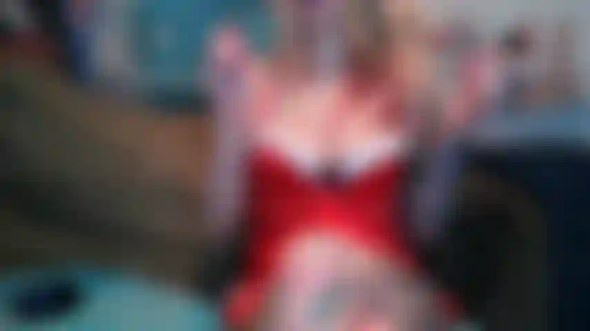 Mírame fumar y tocar mi coño mojado :).