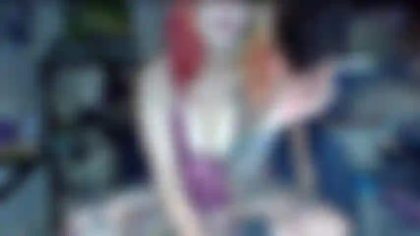 Fumando tetas fuera.