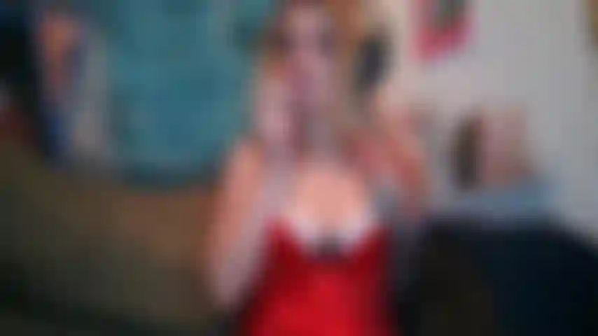 Mírame fumar y bailar con las tetas afuera.