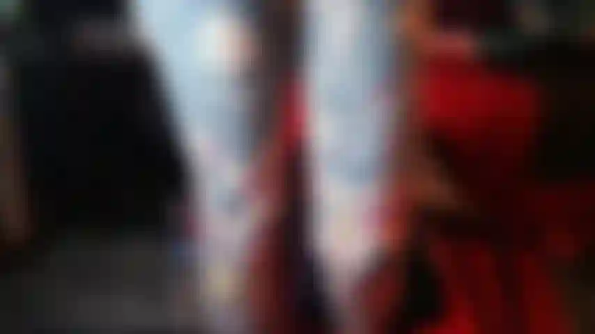 Mírame montar desde atrás.