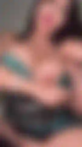 ¡Video de nalgadas! Oh papi, he sido una milf muy traviesa, mírame darme nalgadas en mi enorme culo 😧.