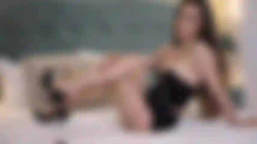 Llamada irresistible para que vengas y tengas la oportunidad de admirar la belleza absoluta de mis pies de diosa.